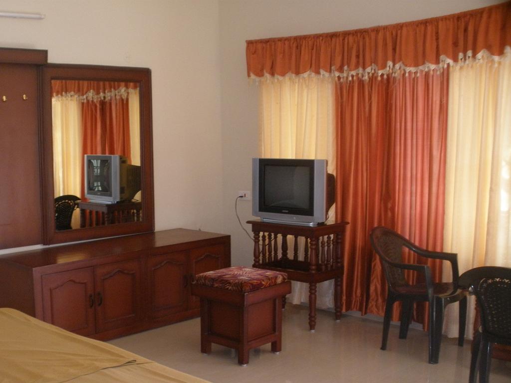 Jungle Palace Homestay Теккади Номер фото