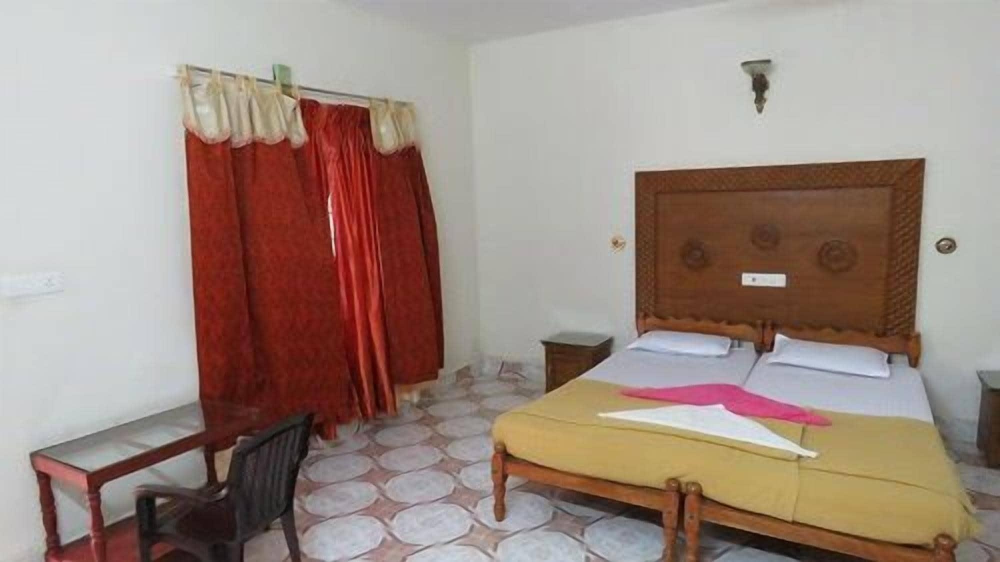 Jungle Palace Homestay Теккади Экстерьер фото